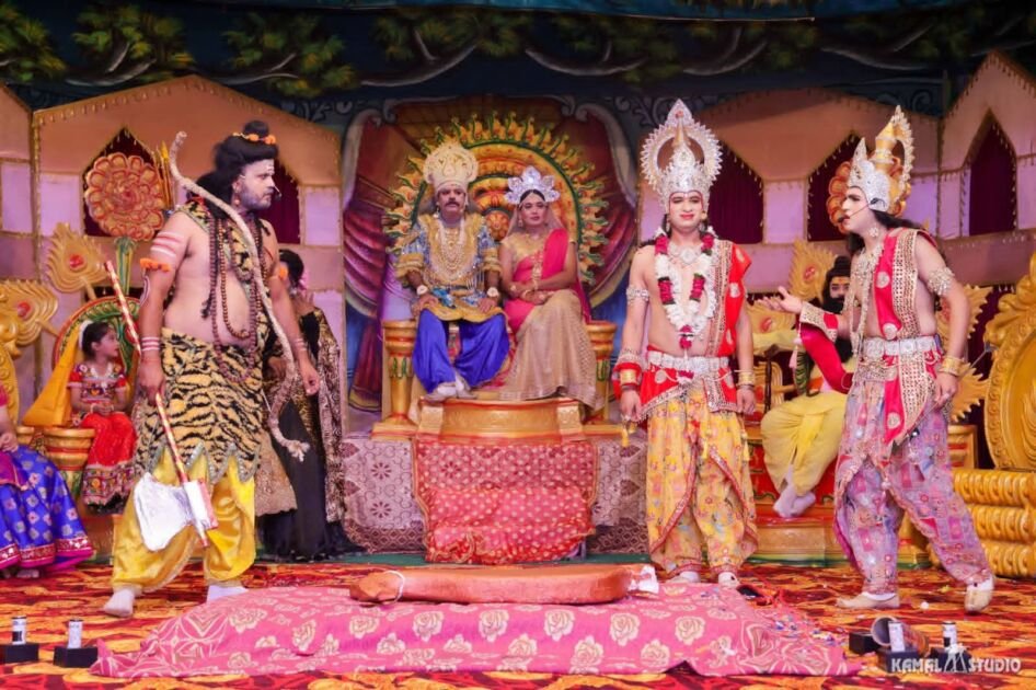 फरीदाबाद विजय रामलीला कमेटी के मंच पर सीता स्वयंवर का मंचन