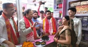 अहरौरा नगर में जीएसटी बचत उत्सव अभियान की शुरुआत करते भाजपा नेता अरुण सिंह