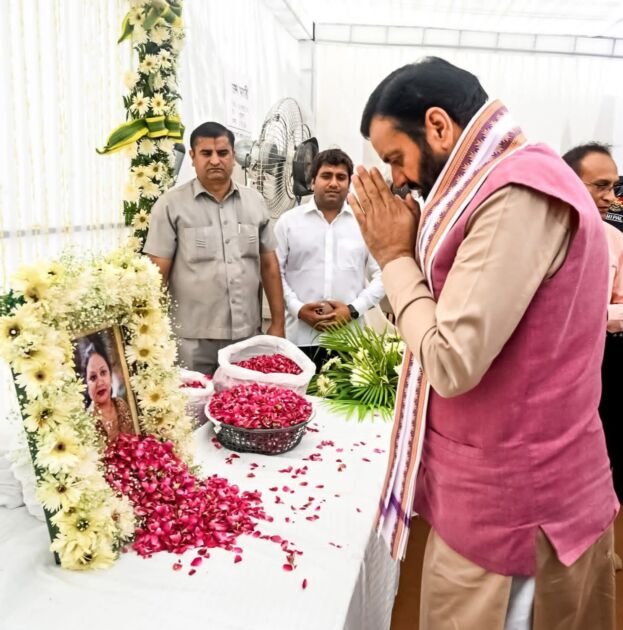 मुख्यमंत्री नायब सिंह सैनी ने रेनू गोयल को श्रद्धांजलि अर्पित की
