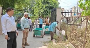 फरीदाबाद में सफाई अभियान का निरीक्षण करते डीसी विक्रम सिंह
