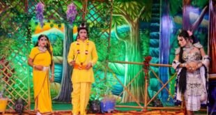 फरीदाबाद विजय रामलीला मंच पर श्रुपनखा और रावण का दृश्य