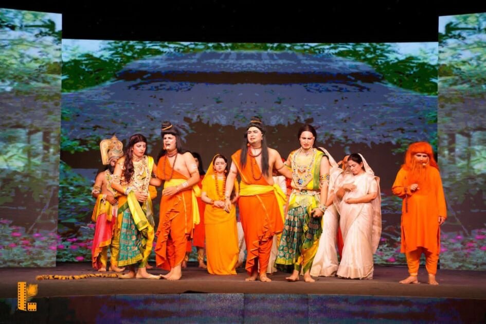 श्री श्रद्धा रामलीला में सीता हरण दृश्य का मंचन