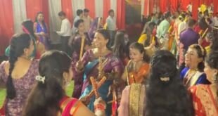 लॉरेल्स ग्लोबल स्कूल में डांडिया महोत्सव का आनंद लेते अभिभावक और छात्र