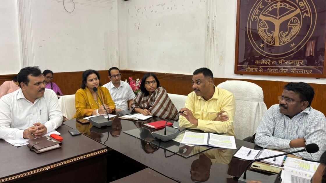 मीरजापुर डीएम ने राज्य अधीनस्थ सेवा परीक्षा-2025 की तैयारियों की समीक्षा की