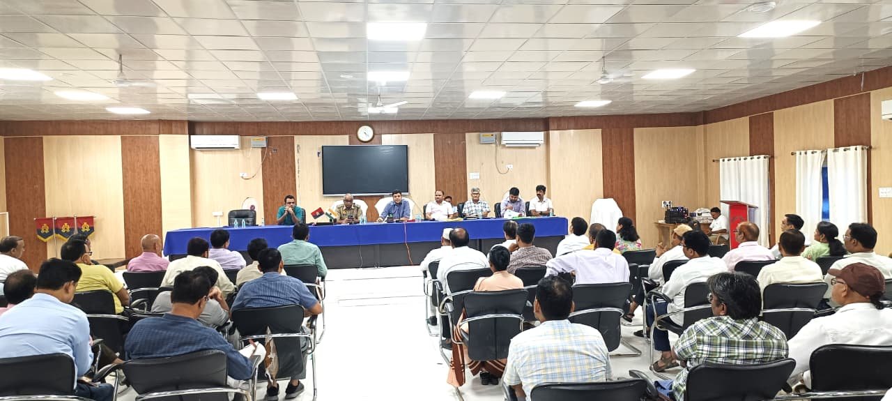 गाजीपुर जिलाधिकारी अविनाश कुमार UPPSC परीक्षा 2025 की तैयारियों की समीक्षा करते हुए