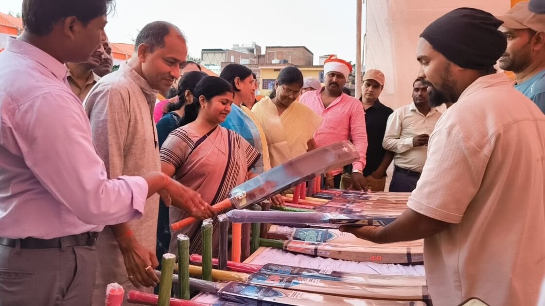 उत्तर प्रदेश में स्वदेशी उत्पादों की आदत से आत्मनिर्भर देश बनाने का सपना होगा साकार:डा संगीता 3 WhatsApp Image 2025 10 10 at 11.53.45