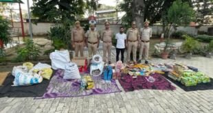 अयोध्या पुलिस द्वारा अवैध पटाखा भंडारण पर की गई छापेमारी की तस्वीर