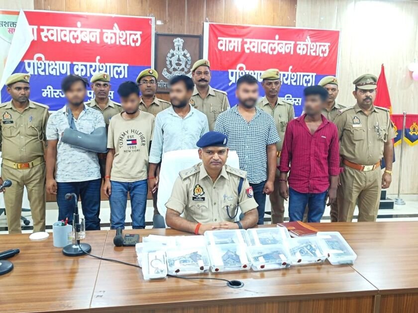 मीरजापुर पुलिस द्वारा अवैध असलहा तस्करी गैंग का पर्दाफाश करते हुए पकड़े गए आरोपी