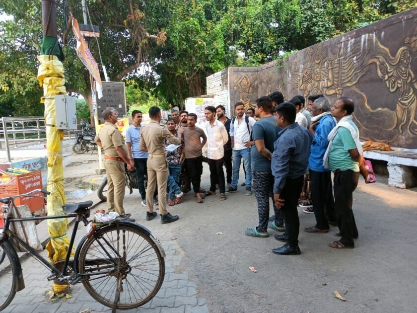 साइबर क्राइम थाना मीरजापुर द्वारा नारघाट और वासलीगंज में आमजन को साइबर अपराध से बचाव की जानकारी दी गई