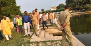एडीएम-एएसपी अहरौरा में छठ घाटों का निरीक्षण करते हुए