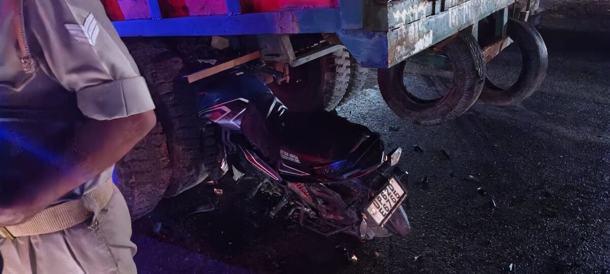 अहरौरा सड़क दुर्घटना में बाइक सवार युवक की मौत