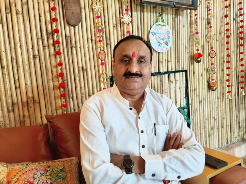 फरीदाबाद में छठ पर्व पर शुभकामनाएं देते डॉ. अजय तिवारी