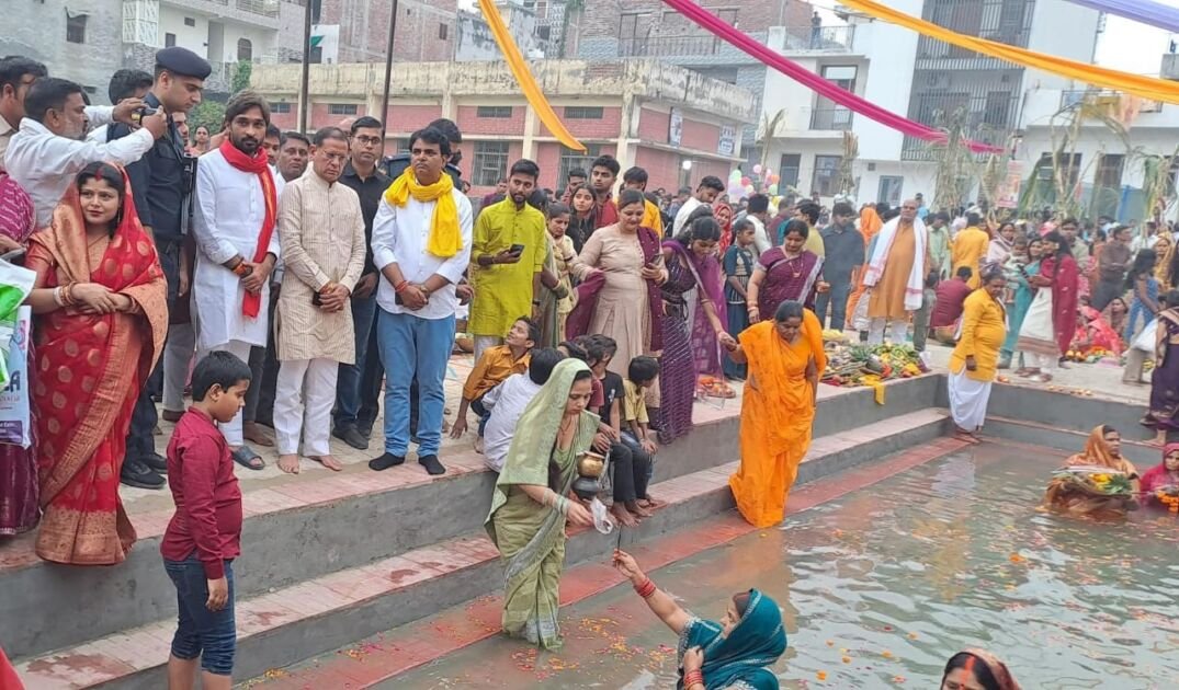मंत्री राजेश नागर ने फरीदाबाद में छठ पूजा समारोह में शामिल होकर श्रद्धालुओं को शुभकामनाएं दीं