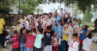 दिवाली पर समाजसेवी संजय सिंह द्वारा गरीब बच्चों को पटाखे और मिठाई वितरण