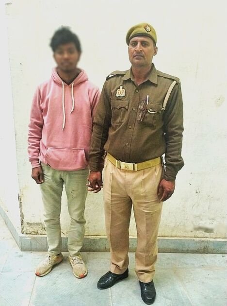 मीरजापुर-सोशल मीडिया प्लेटफार्म फेसबुक पर हिन्दू देवी-देवताओं पर अभद्र टिप्पणी करने वाला अभियुक्त गिरफ्तार 1 31