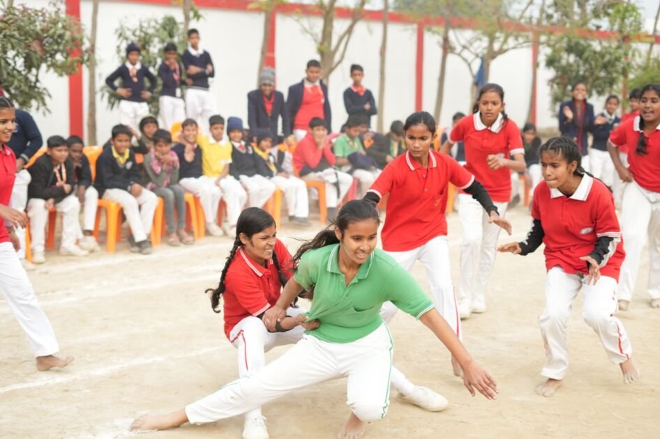 देवरिया - यूपी पब्लिक स्कूल में खेलकूद प्रतियोगिता का दूसरा दिन संपन्न, शौर्य हाउस शीर्ष पर 1 IMG 20251222 WA0011