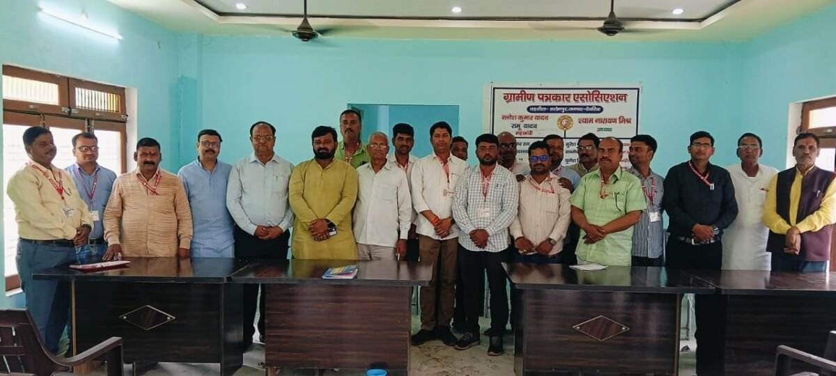 सलेमपुर /देवरिया - लोकतांत्रिक मूल्यों के सजग प्रहरी हैं ग्रामीण पत्रकार - विजयेंद्र शुक्ल 1 IMG 20260309 WA0010