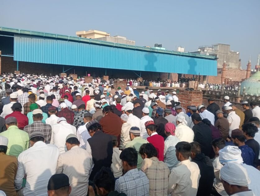 ईद-उल-फितर के मौके पर मुल्क की तरक्की और अमन व शांति के लिए उठे हाथ 1 IMG 20260323 WA0006