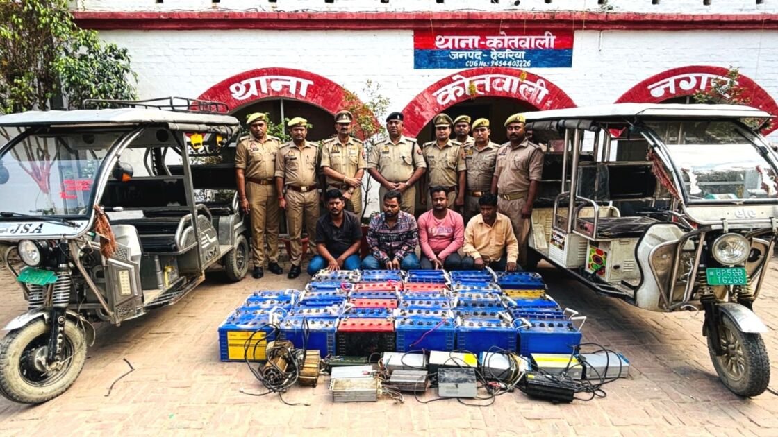 देवरिया थाना कोतवाली व एन्टी थेप्ट की संयुक्त पुलिस टीम द्वारा चोरी की घटनाओं का सफल अनावरण 1 IMG 20260409 WA0017