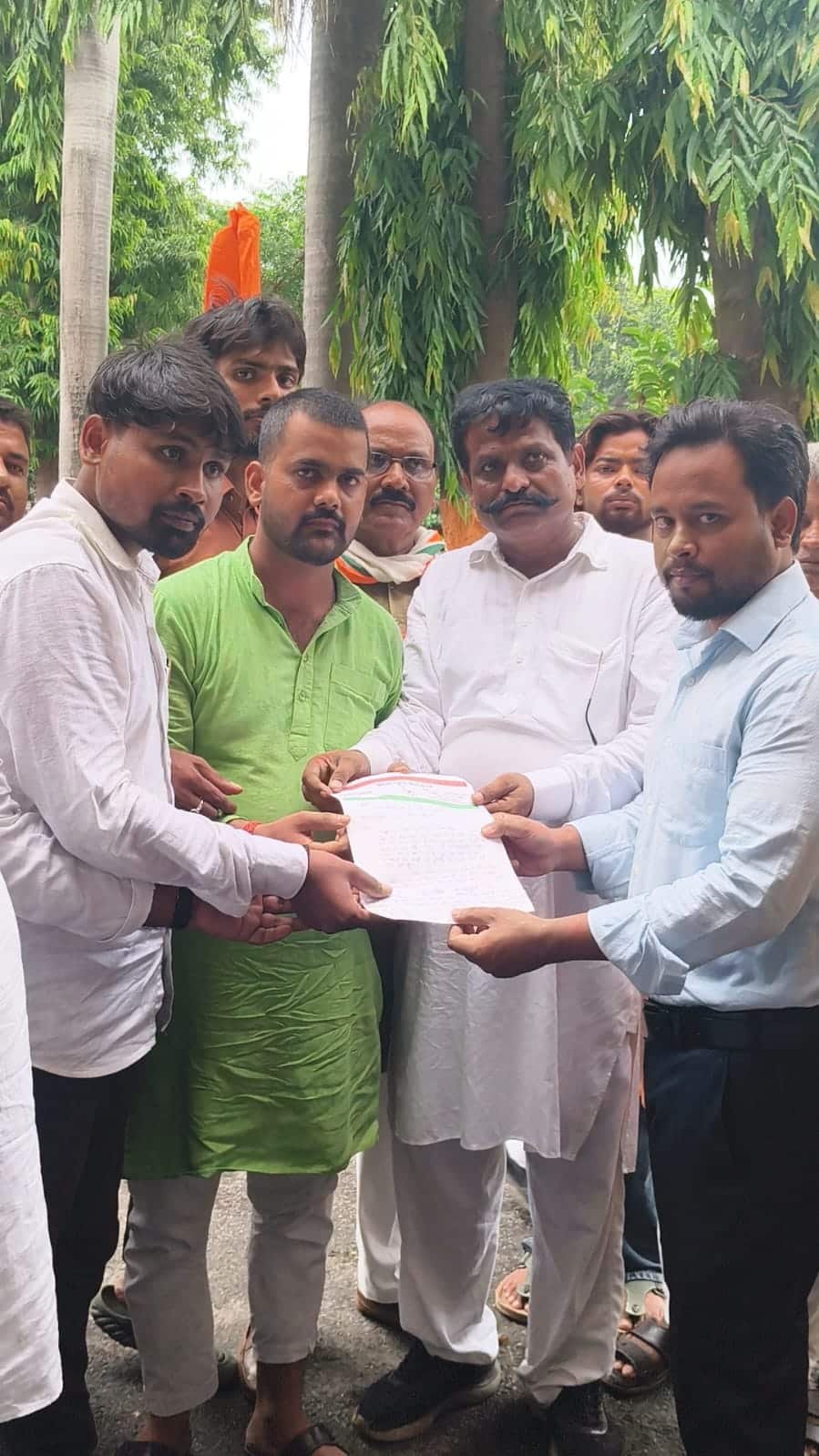 देवरिया - बरहज से लेकर जिलाधिकारी कार्यालय तक निकाली गांधी सत्याग्रह पद यात्रा,सौंपा ज्ञापन 2 IMG 20260720 WA0004