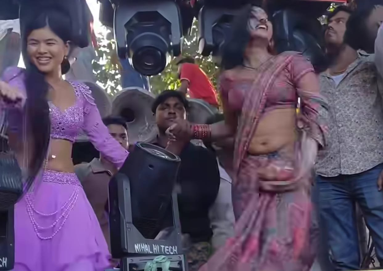 देवरिया - आस्था पर भारी 'आर्केस्ट्रा: भटनी महावीर अखाड़ा मेले में परंपरा तार-तार, मोबाइल में कैद हुआ 'नाच 2 IMG 20260922 WA0006