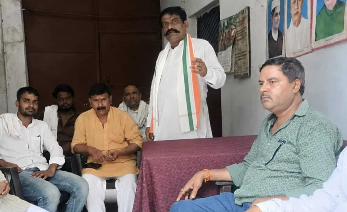देवरिया - लोकतंत्र की रक्षा के लिए मुख्य चुनाव आयुक्त के खिलाफ मजबूती के साथ सड़क पर उतरेंगे कांग्रेसी - विजयशेखर मल्ल रोशन 2 IMG 20260928 WA0002