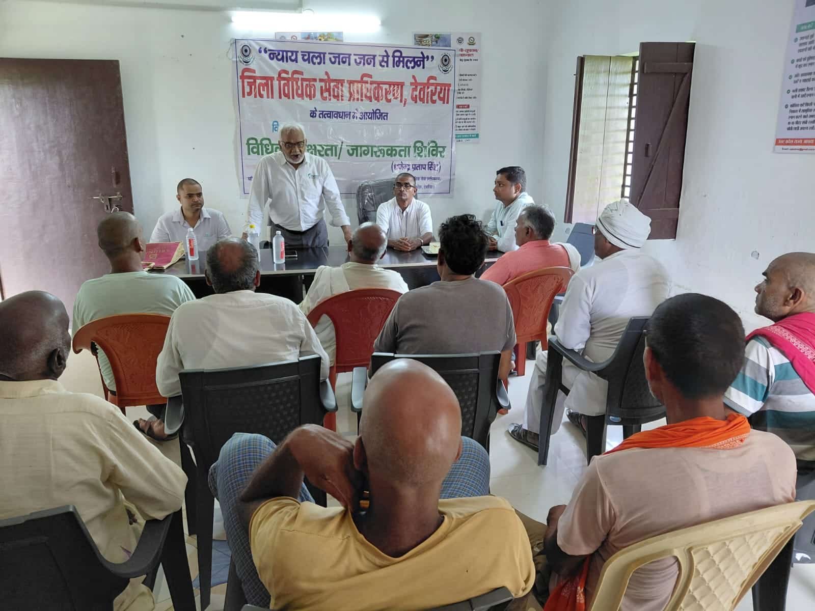 देवरिया - ग्राम बरनई में विधिक जागरूकता शिविर का हुआ आयोजन 2 IMG 20261007 WA0005